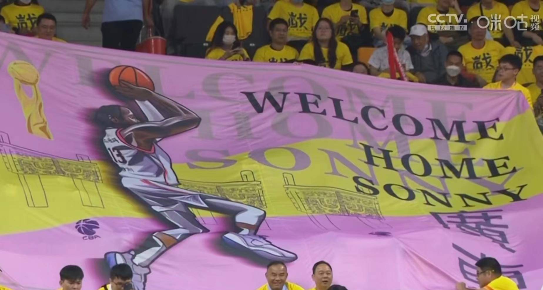 开云APP-广告商争相抢占曝光机会，助威搅动球迷狂热的简单介绍