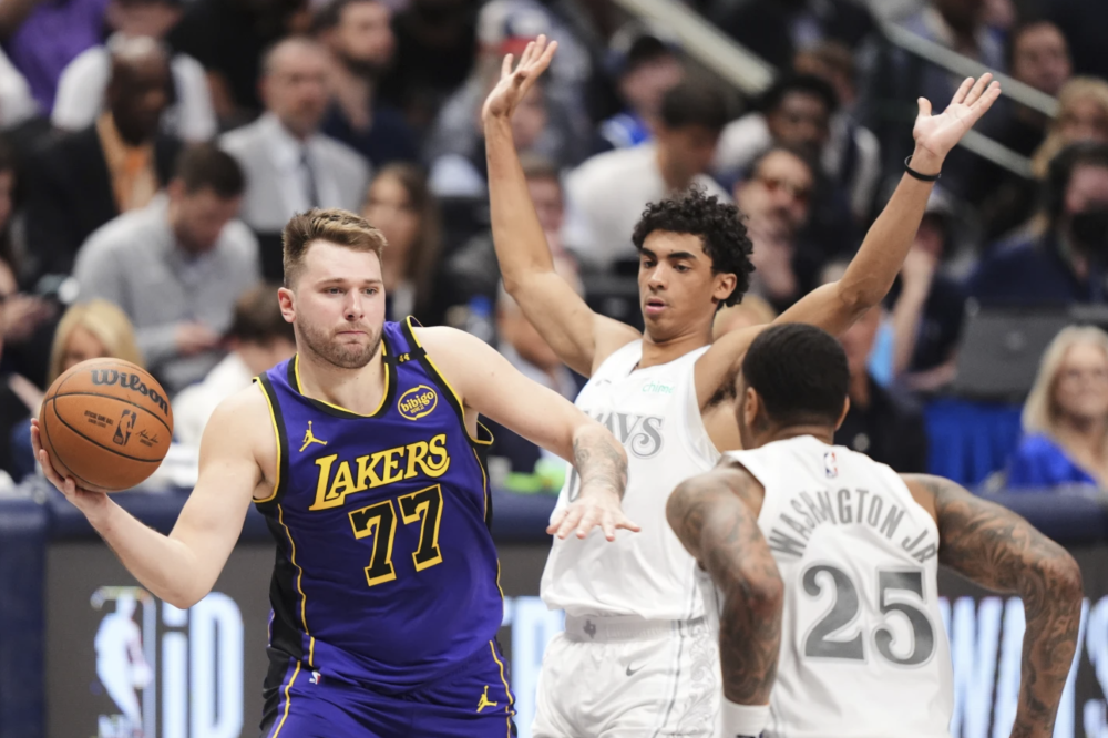 开云体育官网-独行侠主场大胜湖人取得开门红