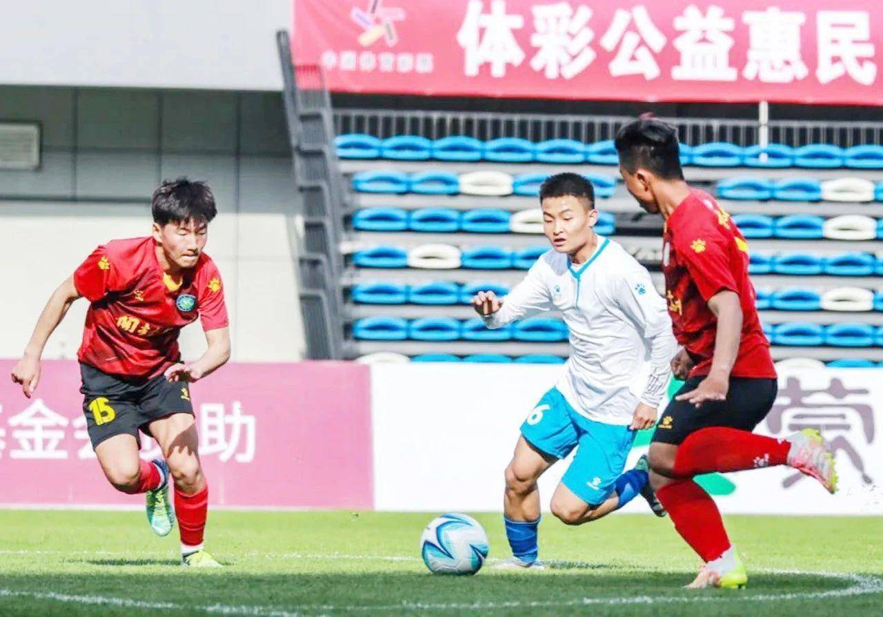 开云下载-包含国内足球锦标赛火热进行，球员技术水平不断提升的词条