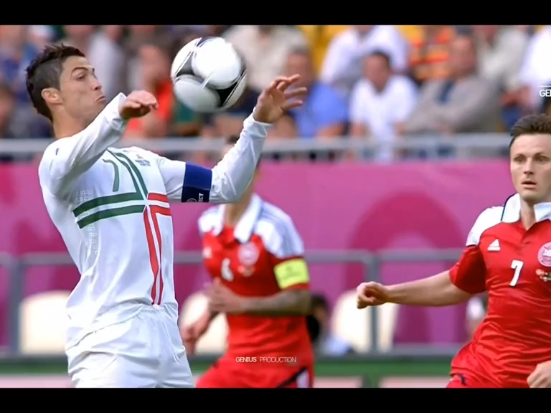 开云APP-精采足球对决上演，赛场惊艳纷呈