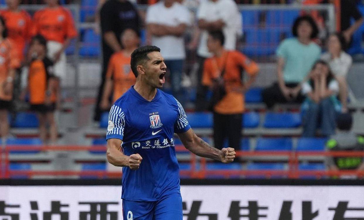 开云官网-申花后防线严阵以待，保住胜利大局