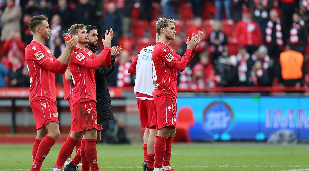 开云体育下载-沙尔克队遭遇连败，形势不妙