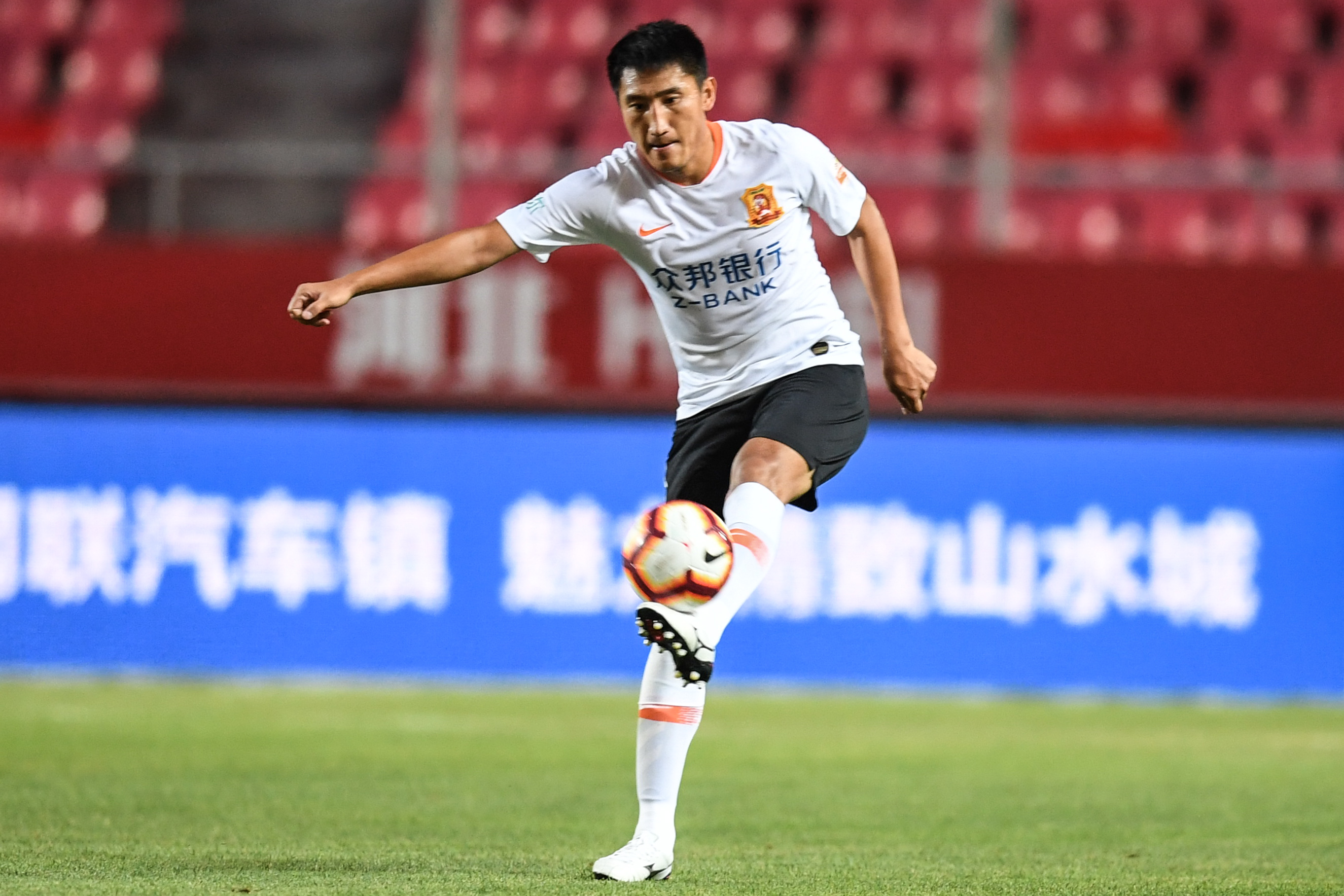 开云体育官方网站-武汉卓尔客场惨败，战绩不如人意需改善