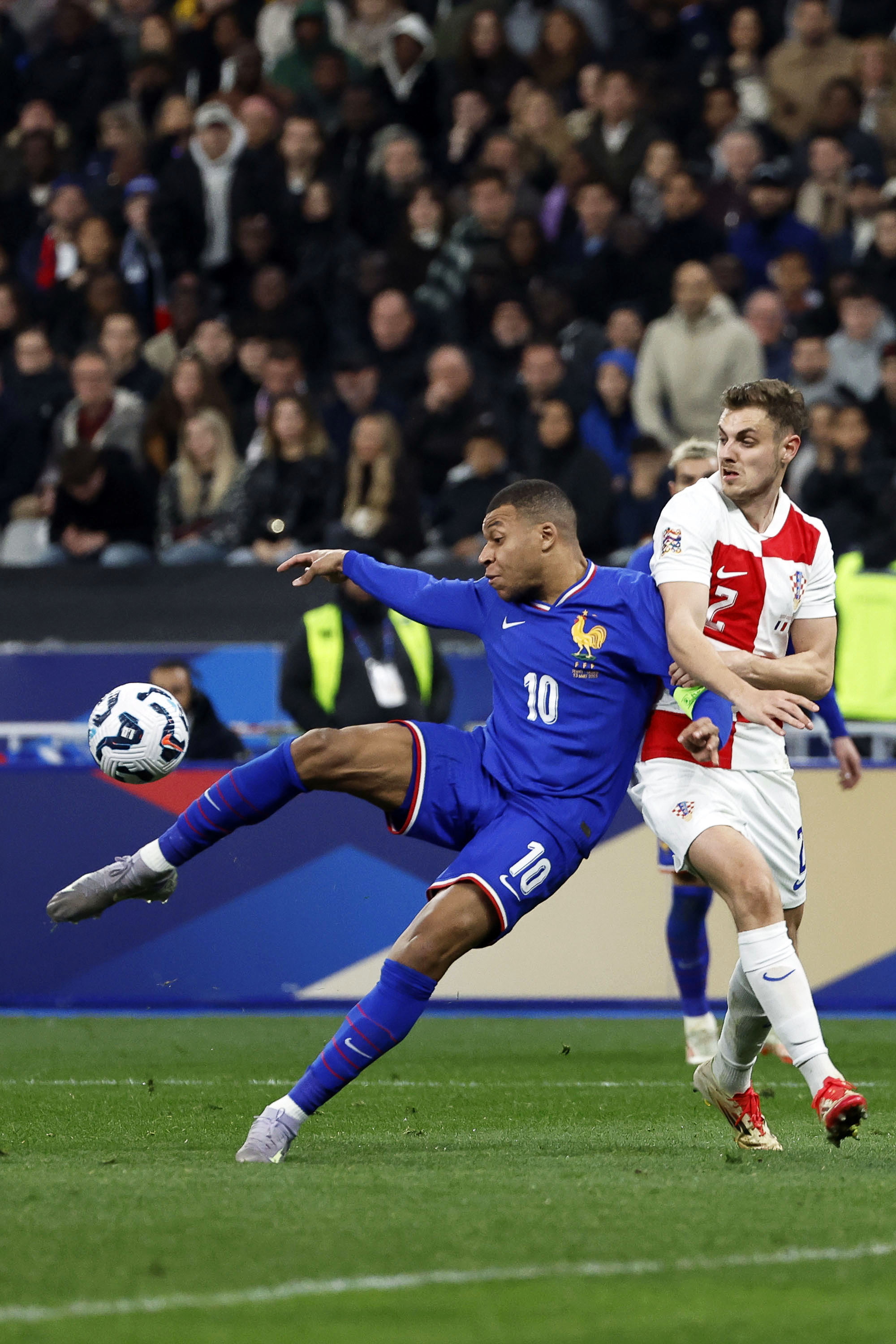 开云体育app-智利国脚低迷沉浮，欧国联前路难言晋级的简单介绍