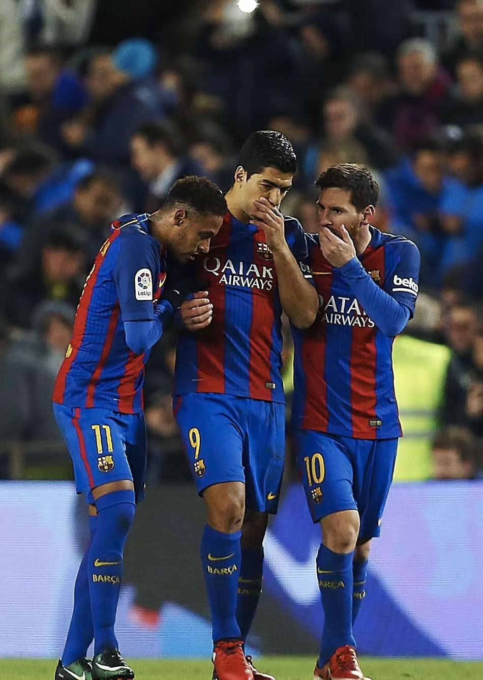 开云体育官网-足球赛场上的奇迹瞬间让人震撼