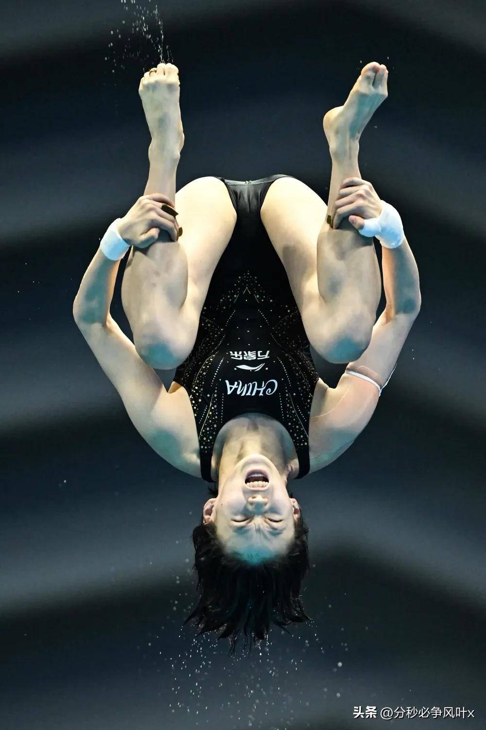 开云APP-荷兰队勇夺世界杯冠军，双料夺冠称号尽收的简单介绍