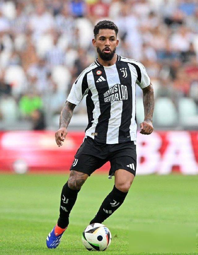 开云体育中国-尤文图斯中场表现出色，成为关键之人