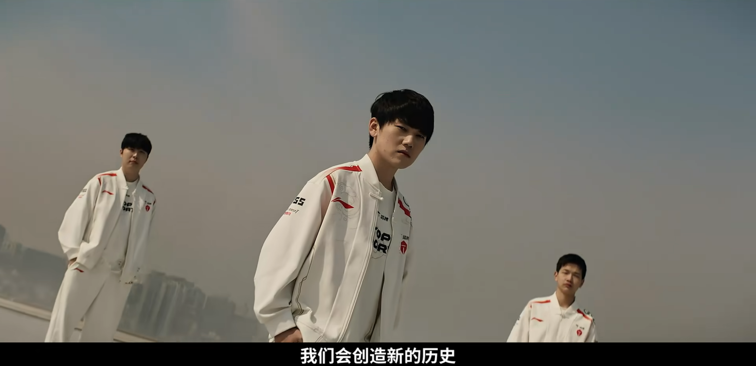 开云体育-KT血洗TES，Uzi关键团战开团秒人强强对话八强赛，技惊四座