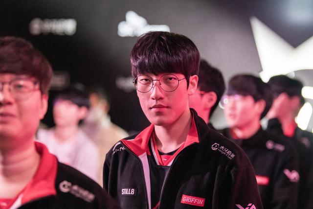 开云APP-SHR力克NS，Tarzan线上压制力十足顶尖较量成都决赛之夜，锁定晋级资格