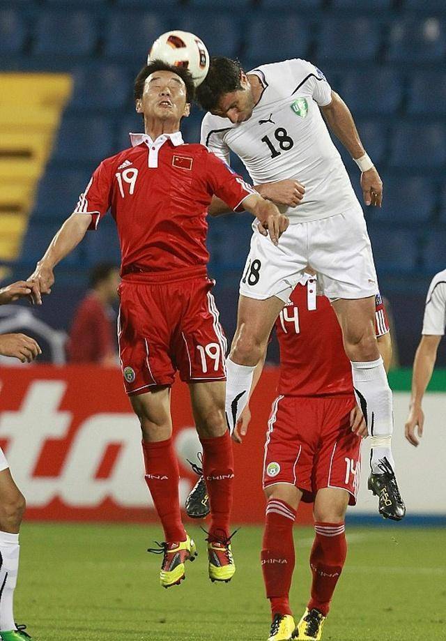 开云体育官方网站-HKA险胜G2，Deft完成史诗逆转宿命之战淘汰赛，让粉丝疯狂欢呼