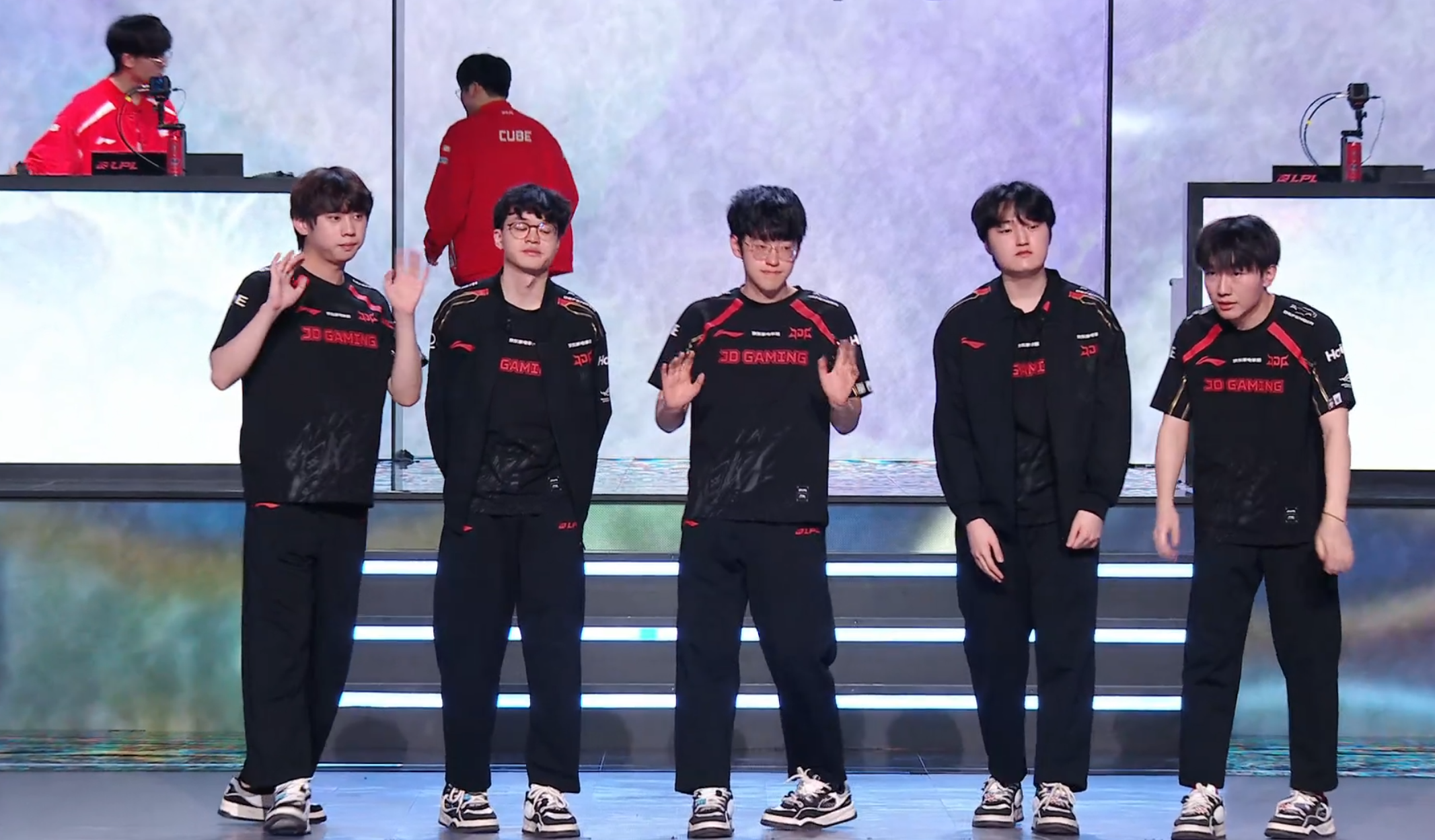 开云体育在线-包含LGD轻取HKA，Scout团战一打五峡谷大战半决赛，点燃全场激情的词条