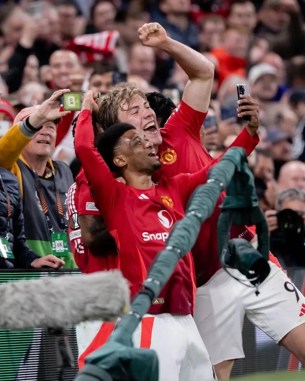 开云官网-曼联球迷：继续努力，英超冠军就在眼前