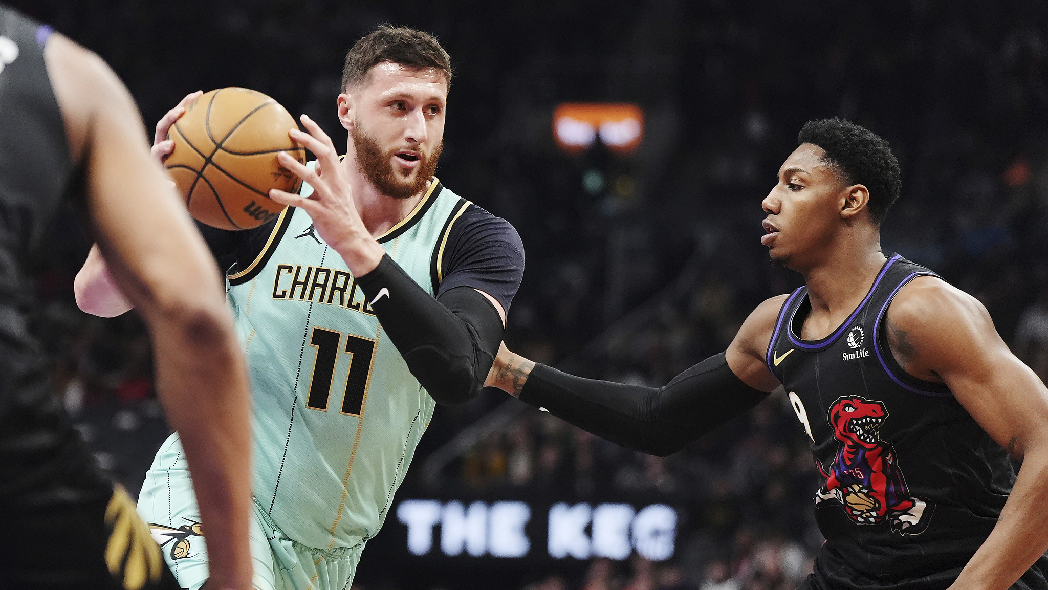 开云体育中国-猛龙完胜老鹰战绩继续领跑东部