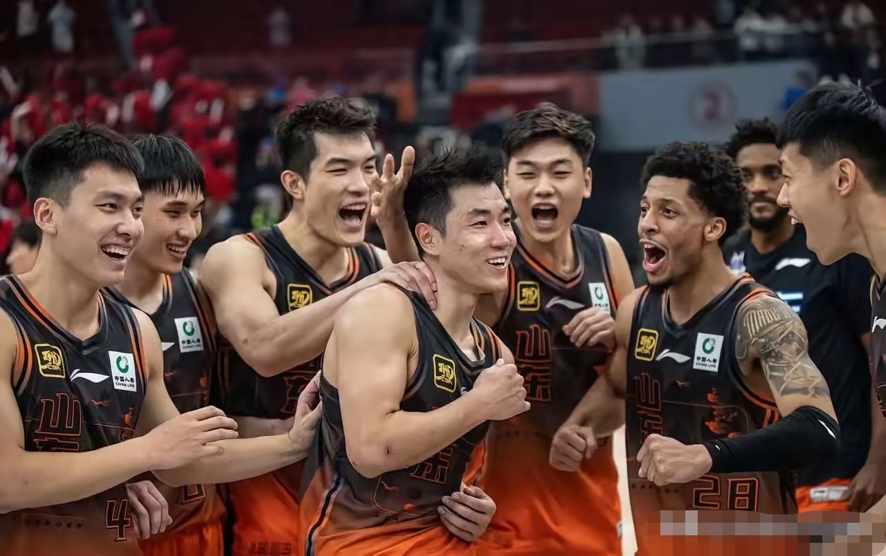 开云体育app-实力相当球队角逐紧张刺激，精彩不断