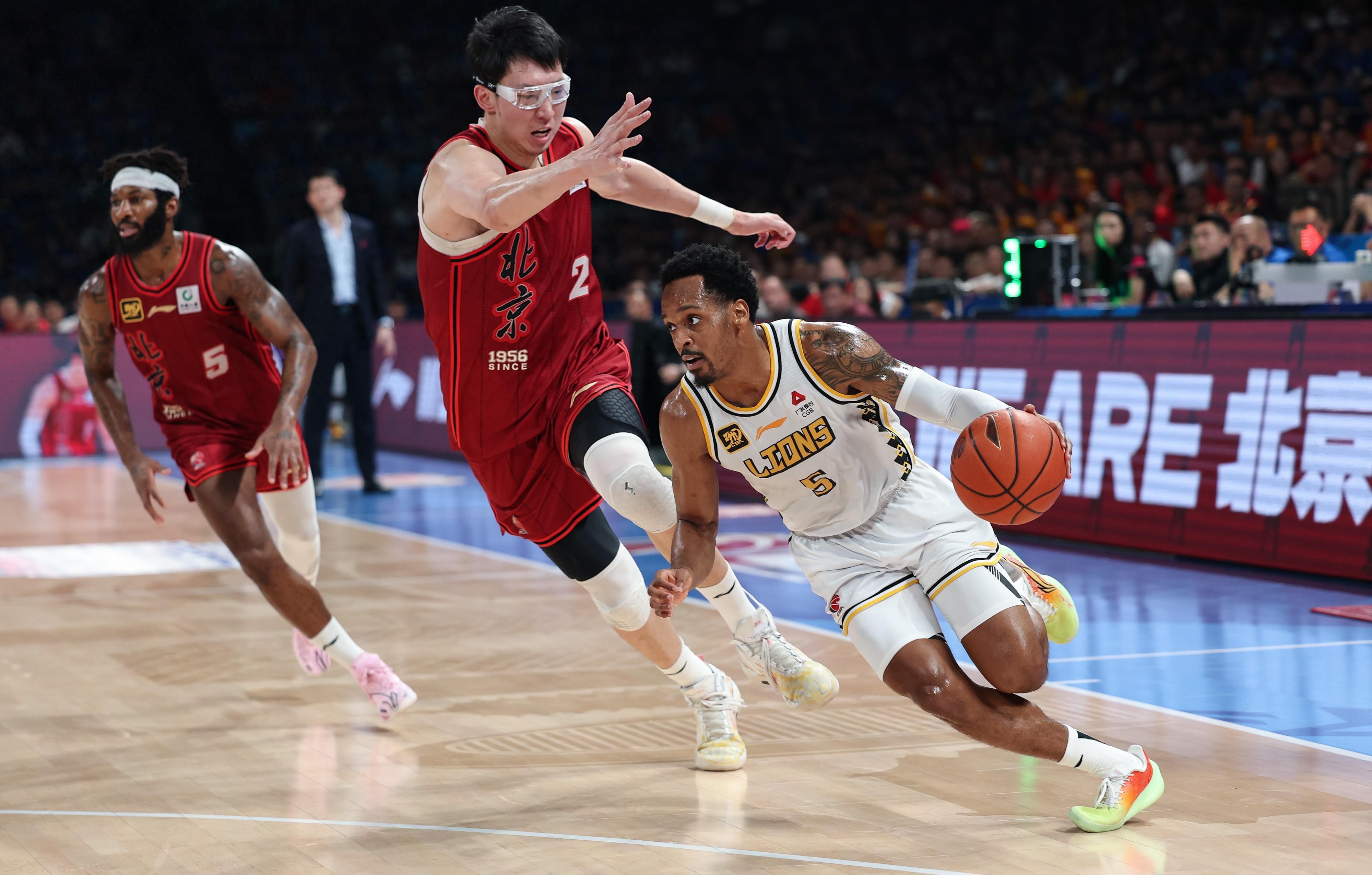 开云体育登录-关于浙江队力克山西队，胡金秋刷新纪录的信息